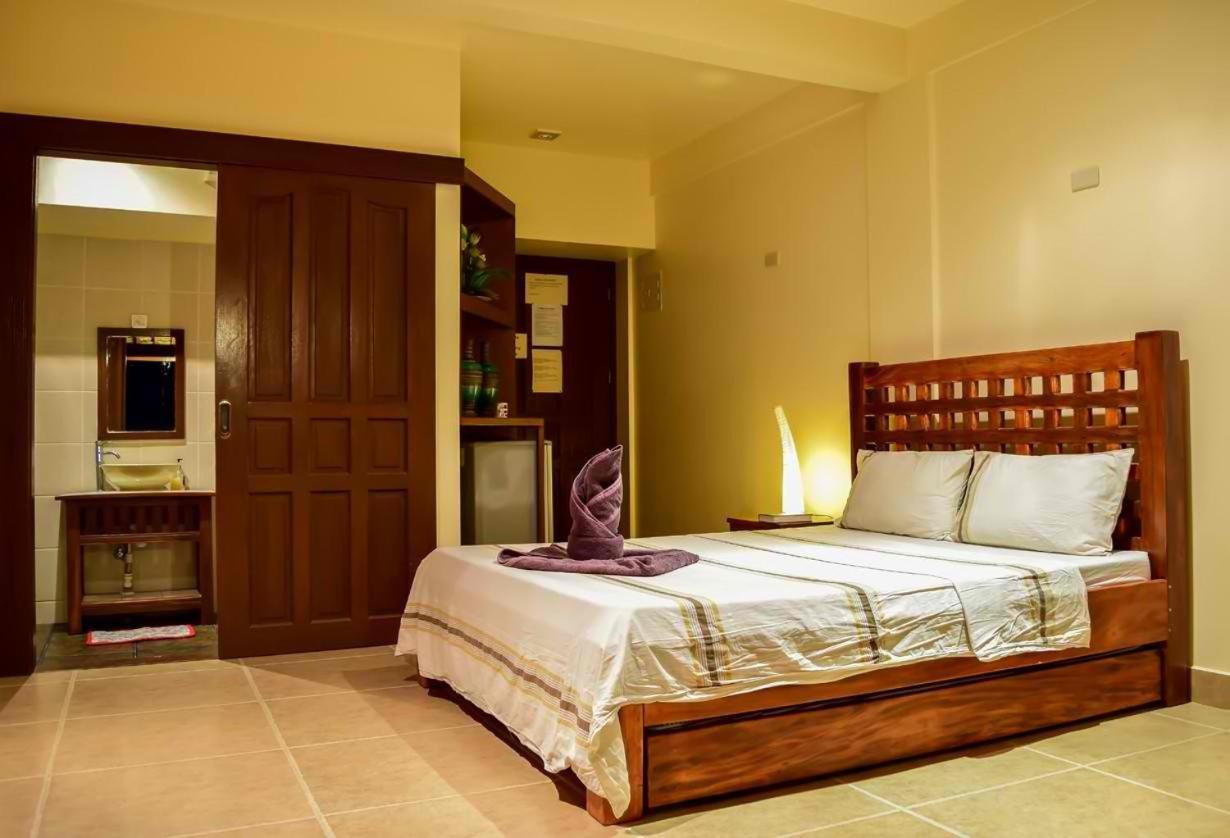 Tribal Hills Mountain Resort Puerto Galera Exterior photo