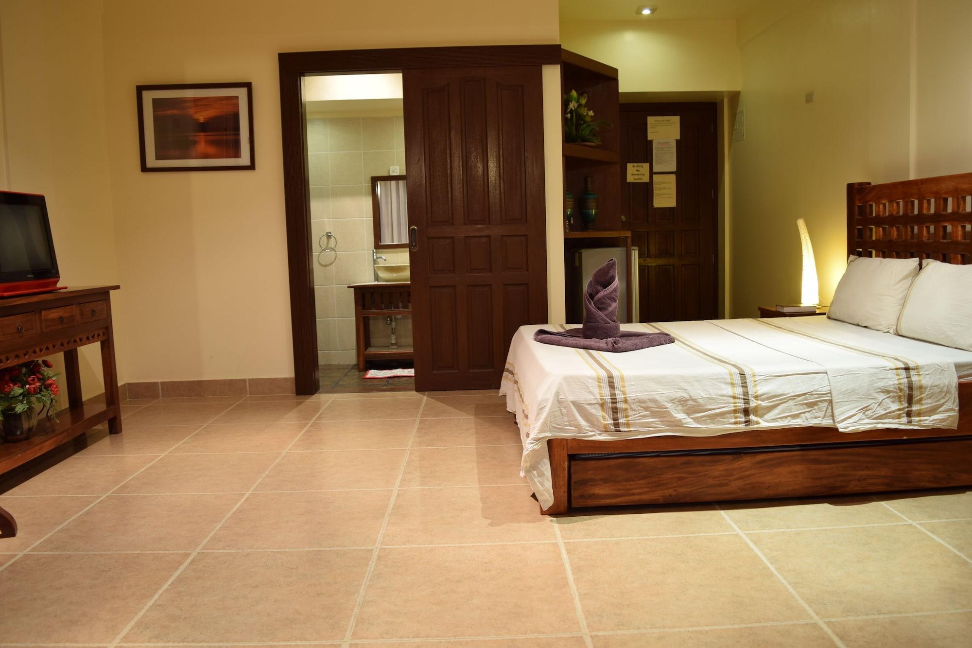 Tribal Hills Mountain Resort Puerto Galera Exterior photo